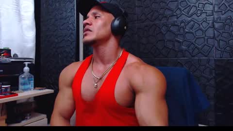 Viktor Herrera online show from December 2024 05:47:02 PM