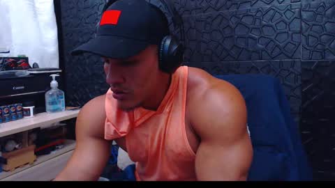 Viktor Herrera online show from December 2024 03:19:02 PM