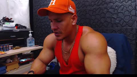 Viktor Herrera online show from December 2024 06:12:01 PM