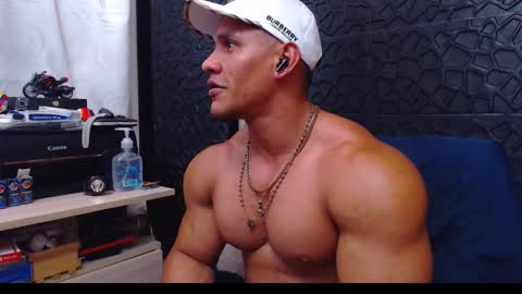 Viktor Herrera online show from December 2024 08:56:01 PM
