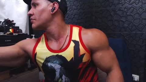 Snapshot of viktorherrera chatting on September 2025 04:23:02 PM Viktor Herrera online show from September 2025 04:23:02 PM