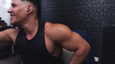 Snapshot of viktorherrera chatting on September 2025 02:06:01 AM Viktor Herrera online show from September 2025 02:06:01 AM