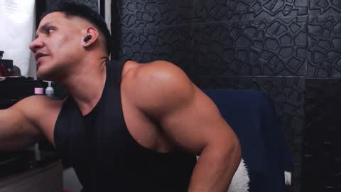 Snapshot of viktorherrera chatting on September 2025 04:34:02 PM Viktor Herrera online show from September 2025 04:34:02 PM