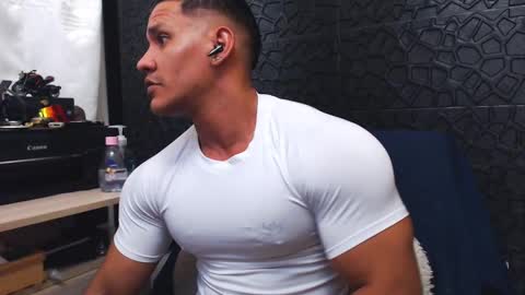 Snapshot of viktorherrera chatting on September 2025 02:33:02 PM Viktor Herrera online show from September 2025 02:33:02 PM