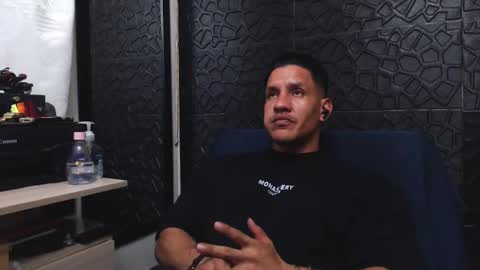 Snapshot of viktorherrera chatting on October 2025 04:18:02 AM Viktor Herrera online show from October 2025 04:18:02 AM