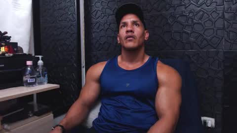 Snapshot of viktorherrera chatting on October 2025 04:24:02 PM Viktor Herrera online show from October 2025 04:24:02 PM