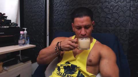 Snapshot of viktorherrera chatting on October 2025 02:35:02 PM Viktor Herrera online show from October 2025 02:35:02 PM