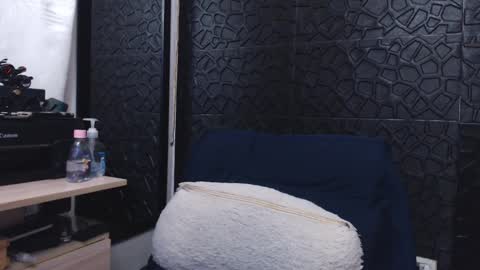 Snapshot of viktorherrera chatting on October 2025 05:32:02 PM Viktor Herrera online show from October 2025 05:32:02 PM