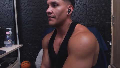 Snapshot of viktorherrera chatting on October 2025 04:16:01 PM Viktor Herrera online show from October 2025 04:16:01 PM