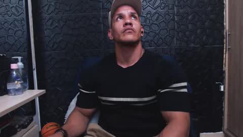 Snapshot of viktorherrera chatting on October 2025 06:12:01 AM Viktor Herrera online show from October 2025 06:12:01 AM