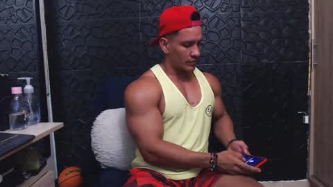 Snapshot of viktorherrera chatting on October 2025 08:40:01 PM Viktor Herrera online show from October 2025 08:40:01 PM