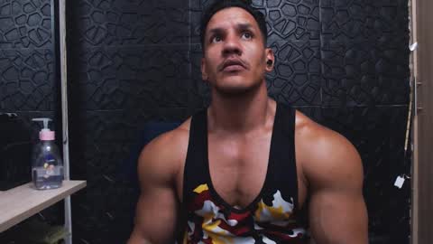 Snapshot of viktorherrera chatting on October 2025 03:04:01 AM Viktor Herrera online show from October 2025 03:04:01 AM