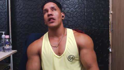 Snapshot of viktorherrera chatting on October 2025 05:22:01 PM Viktor Herrera online show from October 2025 05:22:01 PM