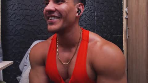 Snapshot of viktorherrera chatting on October 2025 03:12:02 PM Viktor Herrera online show from October 2025 03:12:02 PM