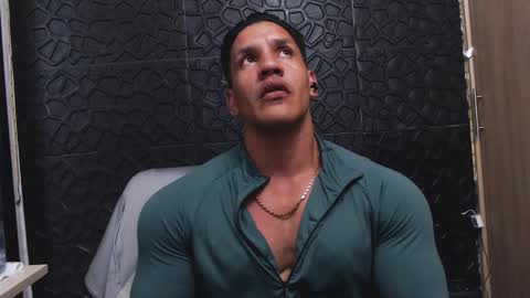 Snapshot of viktorherrera chatting on October 2025 03:29:01 AM Viktor Herrera online show from October 2025 03:29:01 AM