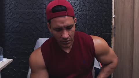 Snapshot of viktorherrera chatting on October 2025 04:09:01 PM Viktor Herrera online show from October 2025 04:09:01 PM