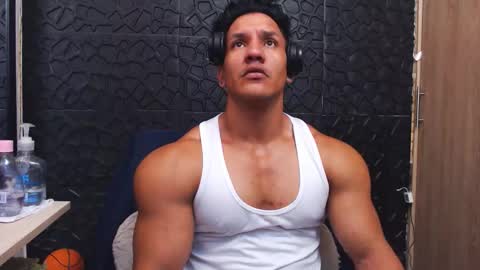 Snapshot of viktorherrera chatting on October 2025 03:01:01 PM Viktor Herrera online show from October 2025 03:01:01 PM