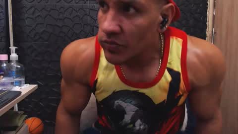 Snapshot of viktorherrera chatting on October 2025 05:12:02 PM Viktor Herrera online show from October 2025 05:12:02 PM