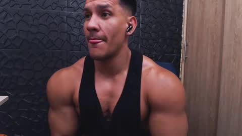 Snapshot of viktorherrera chatting on October 2025 03:51:02 PM Viktor Herrera online show from October 2025 03:51:02 PM