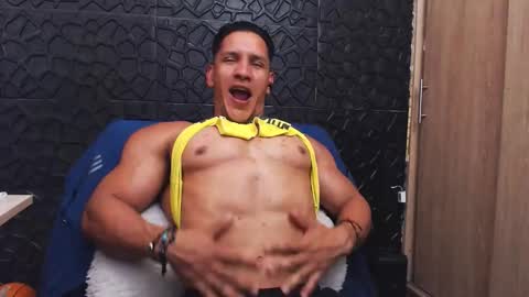 Snapshot of viktorherrera chatting on October 2025 05:04:02 PM Viktor Herrera online show from October 2025 05:04:02 PM