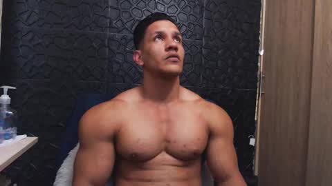 Snapshot of viktorherrera chatting on November 2025 09:48:02 PM Viktor Herrera online show from November 2025 09:48:02 PM