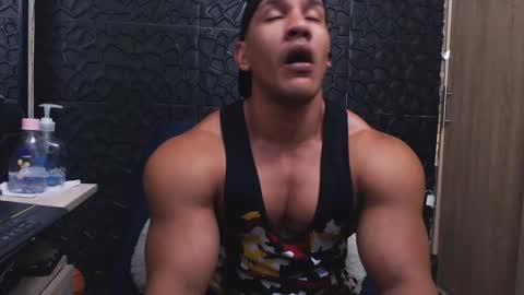 Snapshot of viktorherrera chatting on November 2025 10:47:01 AM Viktor Herrera online show from November 2025 10:47:01 AM