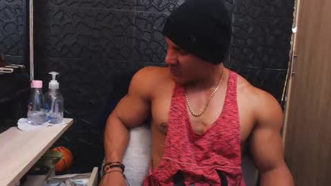 Viktor Herrera online show from November 2025 12:15:01 PM