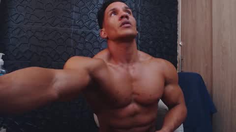 Viktor Herrera online show from November 2025 04:21:02 PM