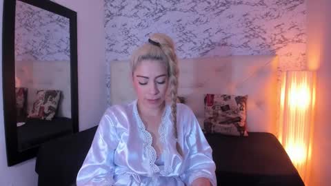 Snapshot of viktoria_davis_ chatting on January 2025 08:37:02 PM Viktoria online show from January 2025 08:37:02 PM