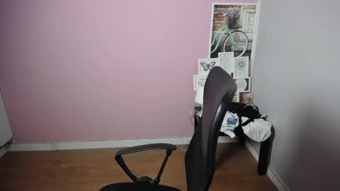 Snapshot of viktoria_lovely chatting on December 2024 10:03:02 AM viktoria_lovely online show from December 2024 10:03:02 AM