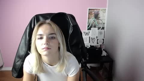 Snapshot of viktoria_lovely chatting on October 2025 10:36:01 AM viktoria_lovely online show from October 2025 10:36:01 AM