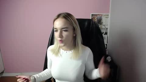 Snapshot of viktoria_lovely chatting on October 2025 08:59:02 AM viktoria_lovely online show from October 2025 08:59:02 AM