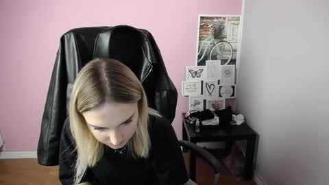 Snapshot of viktoria_lovely chatting on October 2025 09:31:01 AM viktoria_lovely online show from October 2025 09:31:01 AM