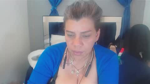 Snapshot of vikyadams chatting on February 2025 12:33:01 PM VIKY ADAMS online show from February 2025 12:33:01 PM