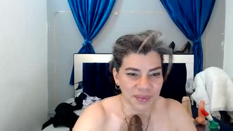 Snapshot of vikyadams chatting on February 2025 11:23:02 PM VIKY ADAMS online show from February 2025 11:23:02 PM