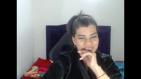 Snapshot of vikyadams chatting on February 2025 04:32:02 AM VIKY ADAMS online show from February 2025 04:32:02 AM