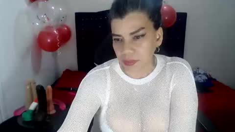Snapshot of vikyadams chatting on February 2025 08:37:01 PM VIKY ADAMS online show from February 2025 08:37:01 PM