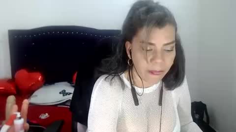 Snapshot of vikyadams chatting on February 2025 01:11:02 PM VIKY ADAMS online show from February 2025 01:11:02 PM
