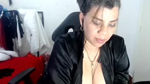 Snapshot of vikyadams chatting on February 2025 01:50:02 PM VIKY ADAMS online show from February 2025 01:50:02 PM