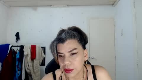 Snapshot of vikyadams chatting on February 2025 01:52:02 PM VIKY ADAMS online show from February 2025 01:52:02 PM