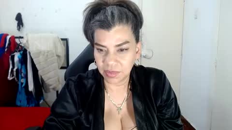 Snapshot of vikyadams chatting on February 2025 08:33:02 PM VIKY ADAMS online show from February 2025 08:33:02 PM