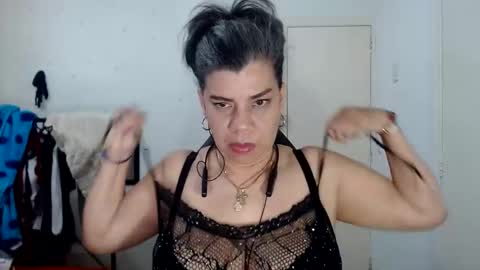 Snapshot of vikyadams chatting on February 2025 02:32:01 PM VIKY ADAMS online show from February 2025 02:32:01 PM