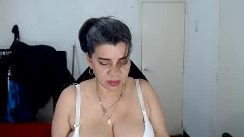 Snapshot of vikyadams chatting on March 2025 01:53:02 AM VIKY ADAMS online show from March 2025 01:53:02 AM
