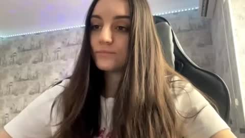 Snapshot of vinascarce chatting on August 2026 05:43:01 AM Ellie online show from August 2026 05:43:01 AM