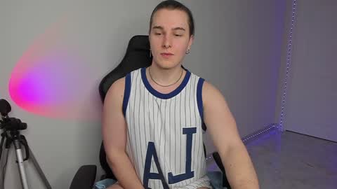 Vincent Strong online show from February 2025 03:00:01 PM