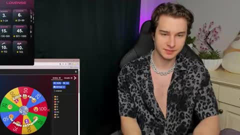 Vincent Strong online show from November 2025 09:04:01 AM