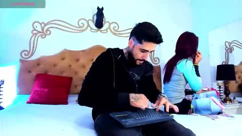 Snapshot of vincent_and_mishell chatting on September 2025 11:43:02 AM Vinvent and Mishell online show from September 2025 11:43:02 AM