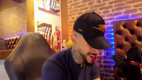 ---Vinzen--- online show from November 2025 06:48:02 PM