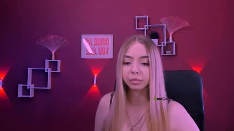 Snapshot of viola_sweet_ chatting on May 2026 09:05:01 AM viola_sweet_ online show from May 2026 09:05:01 AM