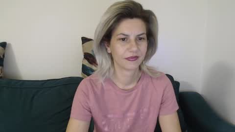 Snapshot of violafoxy chatting on January 2025 08:00:01 PM viola online show from January 2025 08:00:01 PM